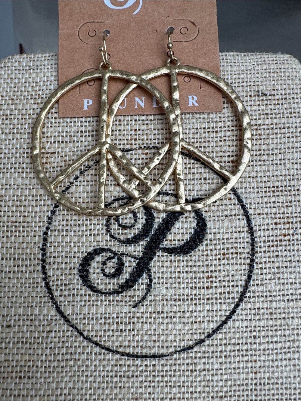 Plunder Gold Hammered Peace Sign Hoop Earrings Trendy Fashion Jewelry Y2K